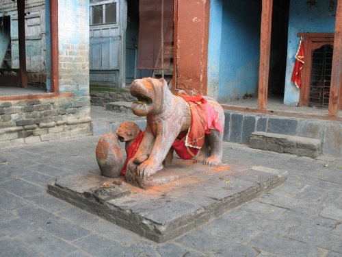 Лев перед храмом Дурги