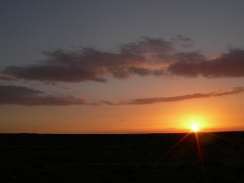 Закат по пути в Хермен Цав. Пустыня Гоби, Монголия