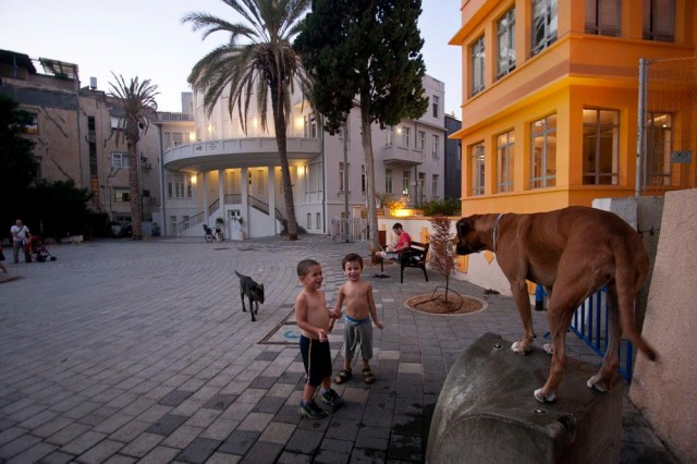 A Tel Aviv scene. ( by Maxim Reider )