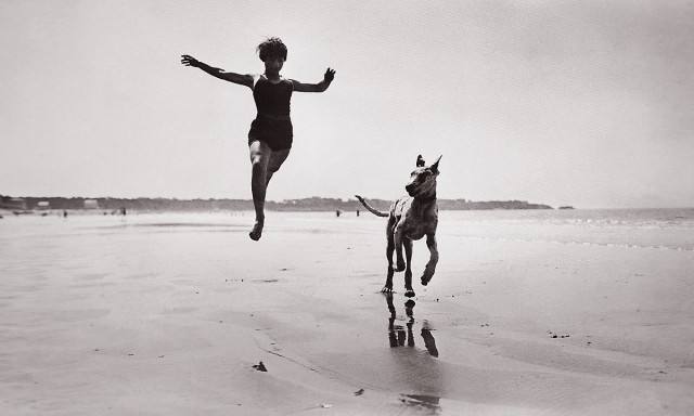Jacques Henri Lartigue. Jeanine Lhemann, Royan, 1926.