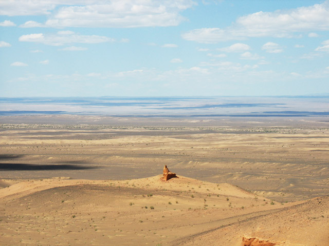 Гипнотическое пространство каньона Хермен Цав, пустыня Гоби