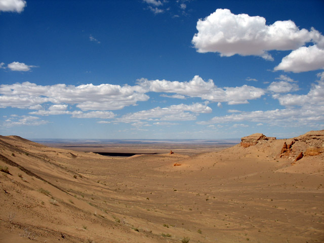 Гипнотическое пространство каньона Хермен Цав, пустыня Гоби