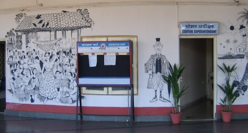 Роспись на стене станции в Маргао.