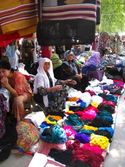 Воскресный базар в Маргелане, Узбекистан