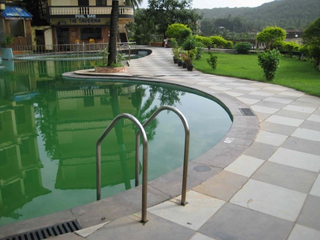 бассейн в отеле