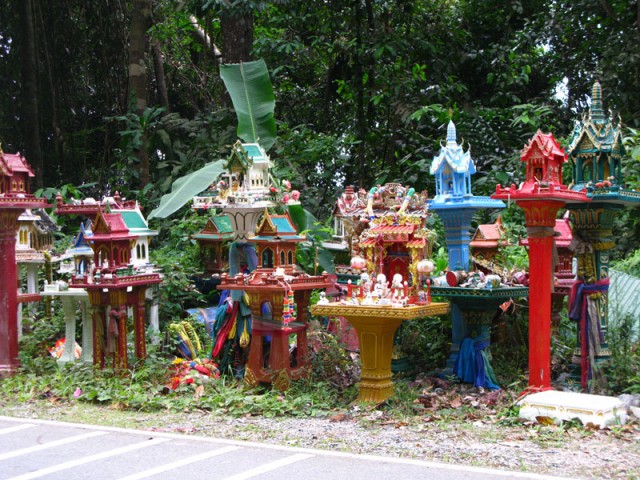 Домики для духов, Кочанг, Таиланд Домики для духов, Кочанг, Таиланд