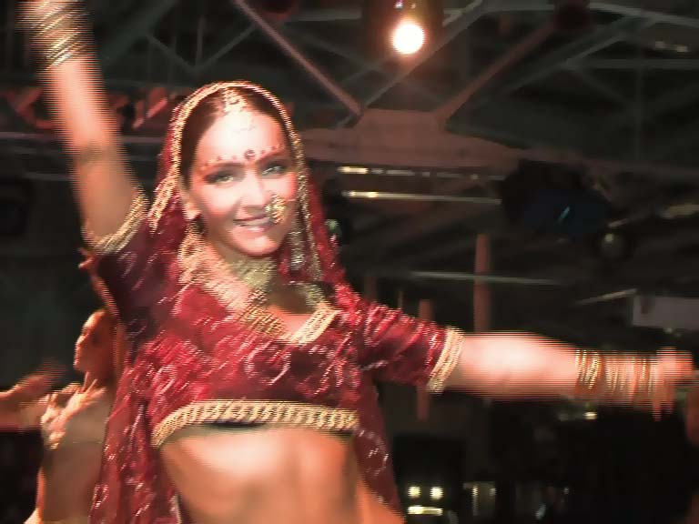 Индийские танцы не индийских девушек;)