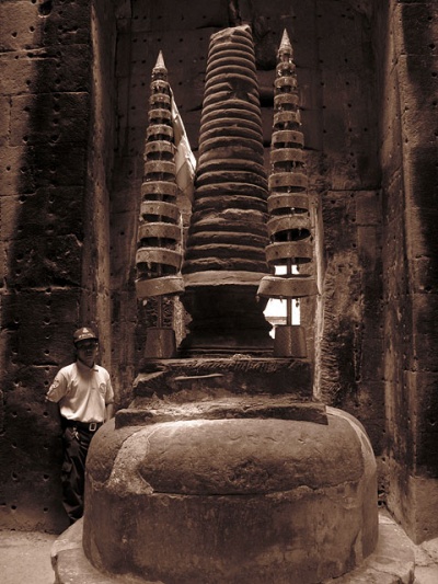 Ступа в центральном святилище храма Преа Кан