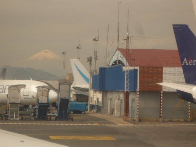 Котопакси из иллюминатора (аэропорт Кито)