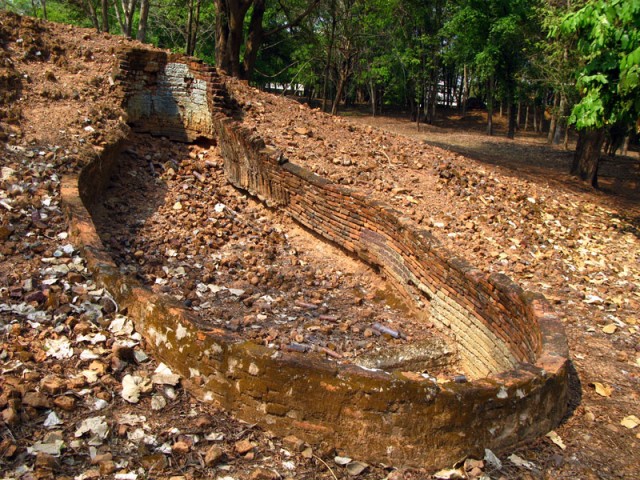Развалины печи для обжига керамики в Си Сатчаналай