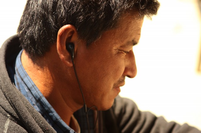 дядько в наушниках дядько в наушниках