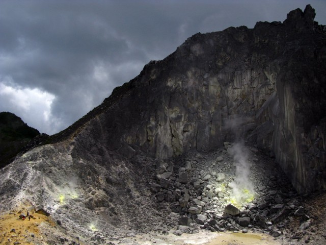 Кратер вулкана Сибаяк