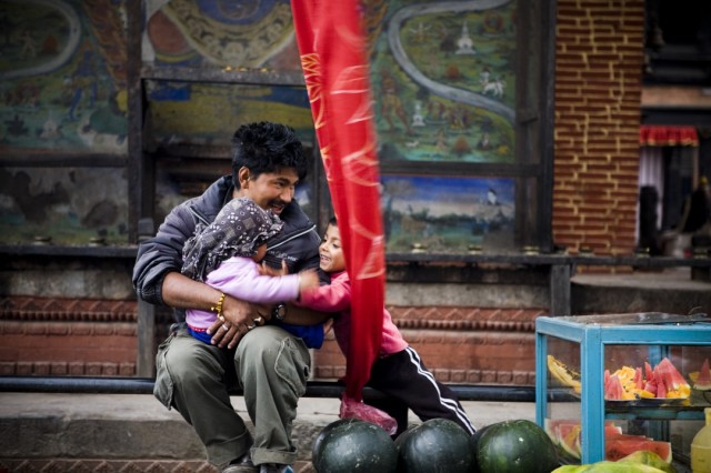 Непал. Катманду. Торговец арбузами.Из серии: "Жизнь города." "Простое счастье." 2009 г.