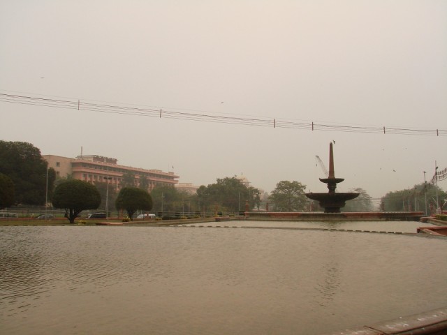 водоем с фонтаном водоем с фонтаном