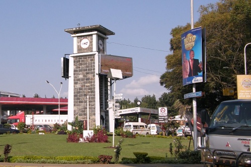 Центральная площадь - это как раз между Каиром и Кейптауном Центральная площадь - это как раз между Каиром и Кейптауном