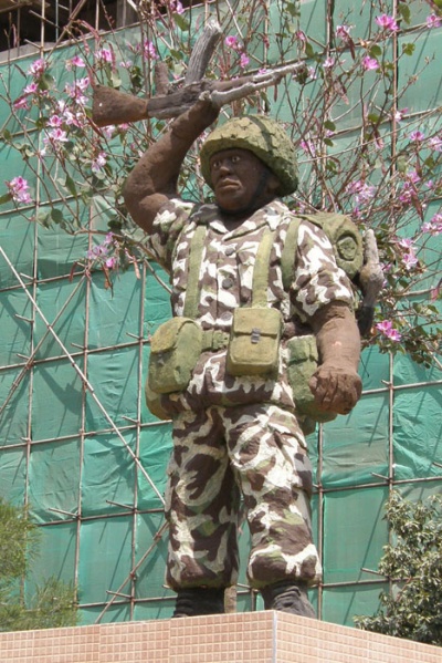 Человек танзанийский, а автоматик-то наш Человек танзанийский, а автоматик-то наш