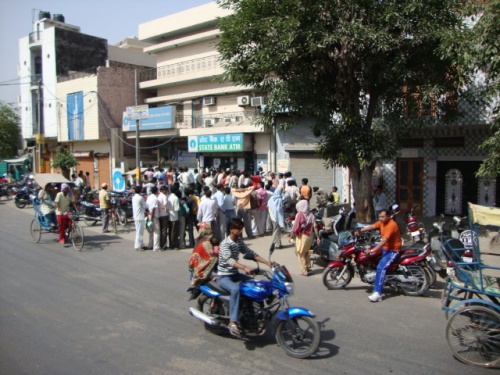 очередь в банк в Нареле очередь в банк в Нареле