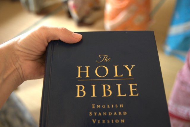 мне дали библию