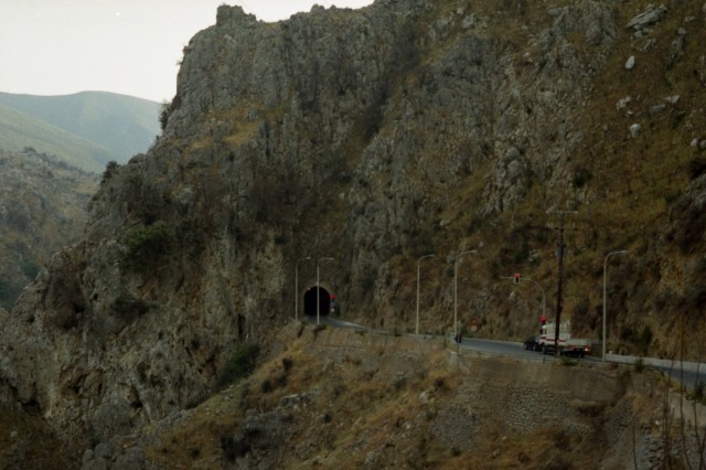 Крит. Тунель через гору.