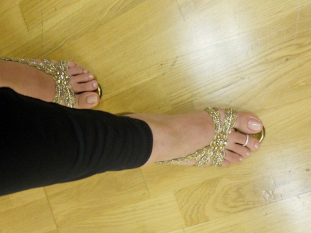 shoes and toe ring