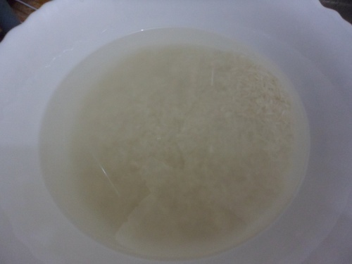 Замачили рис. Замачили рис.