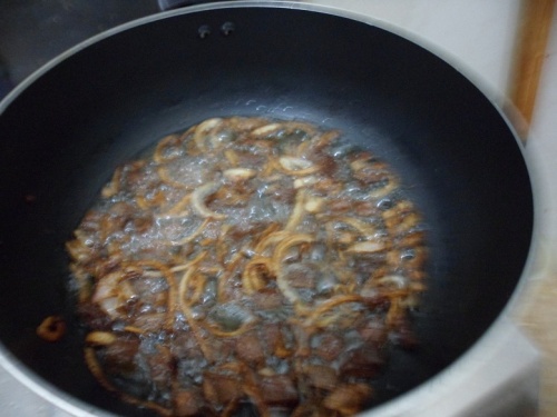 Ну вот примерно до такого цвета и жарим лук. Ну вот примерно до такого цвета и жарим лук.