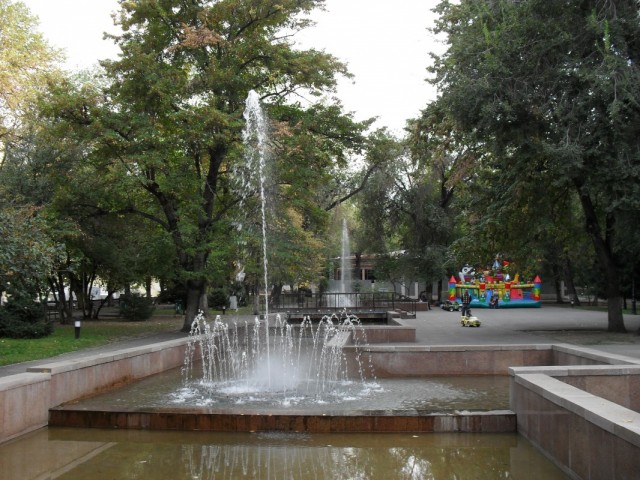 Алма-Ата - город фонтанов. У нас даже фестиваль фонтанов проводится