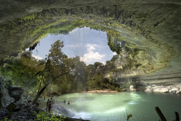 подземное озеро в Техасе