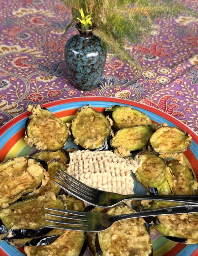 Crispy eggplant humus