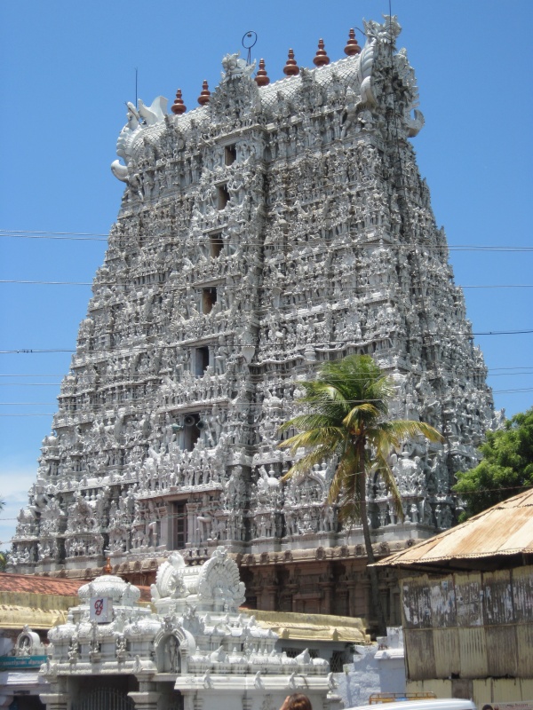 Сучиндрам. Храм Брахмы-Вишну-Шивы