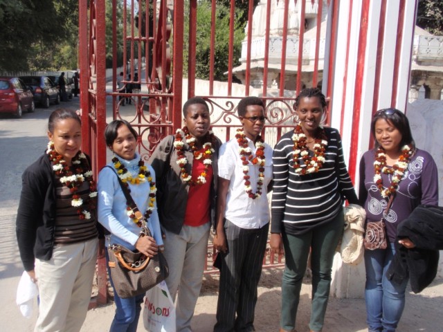    (  )       )  ,     ))