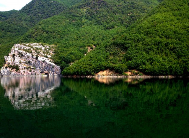 Komani Lake 09
