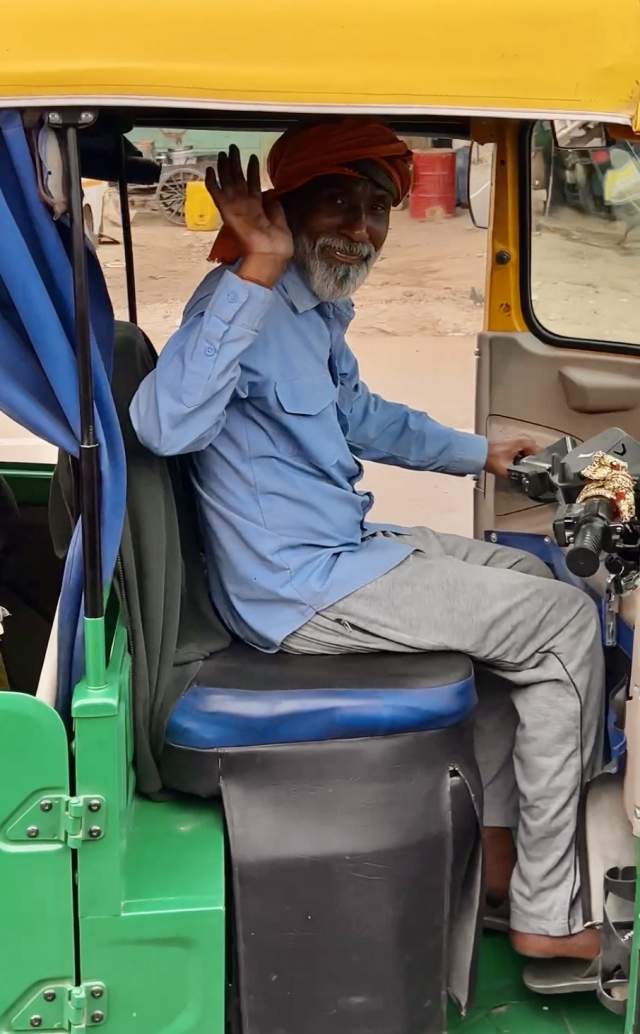 �������