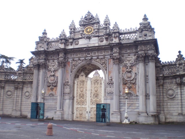 Ворота Дворца Долмабахче