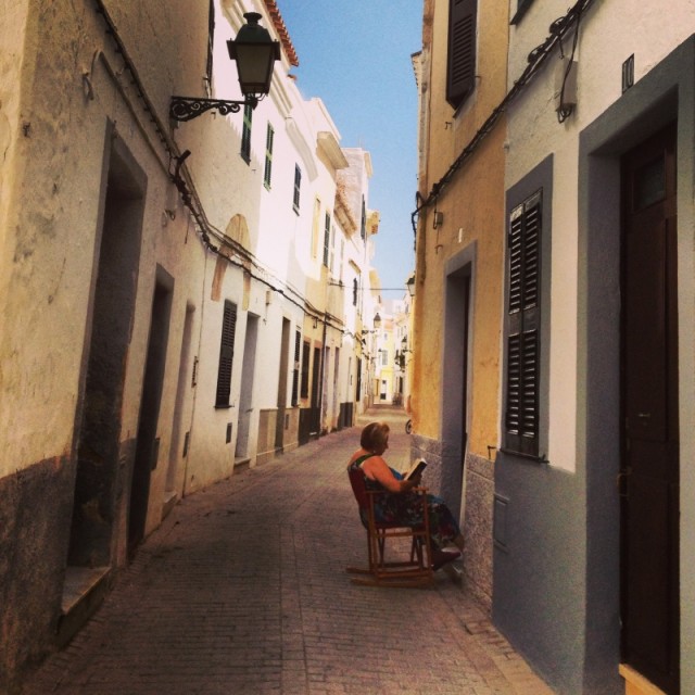 на улицах теплее, чем в каменных домах на улицах теплее, чем в каменных домах