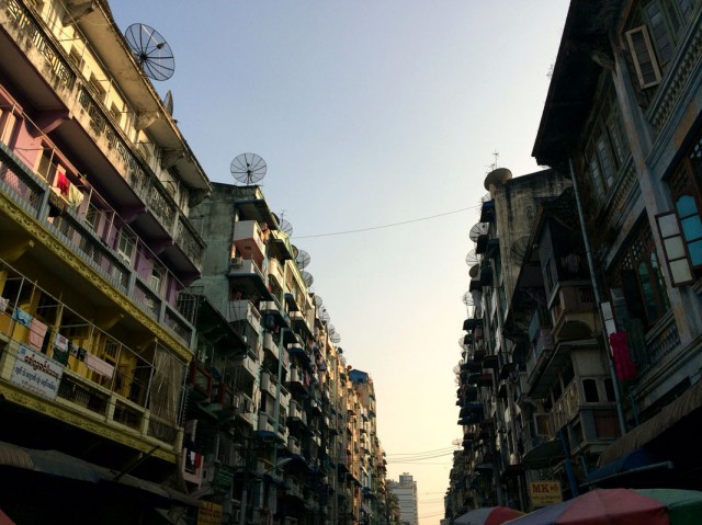 Янгон зазеркалье Янгон зазеркалье