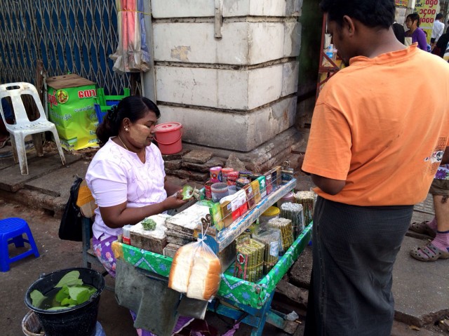 Продавщица бетеля Продавщица бетеля