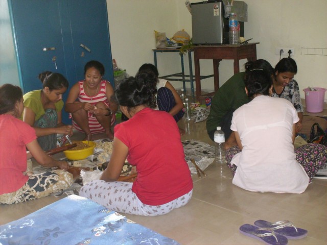 лепим момо и готовим соус лепим момо и готовим соус