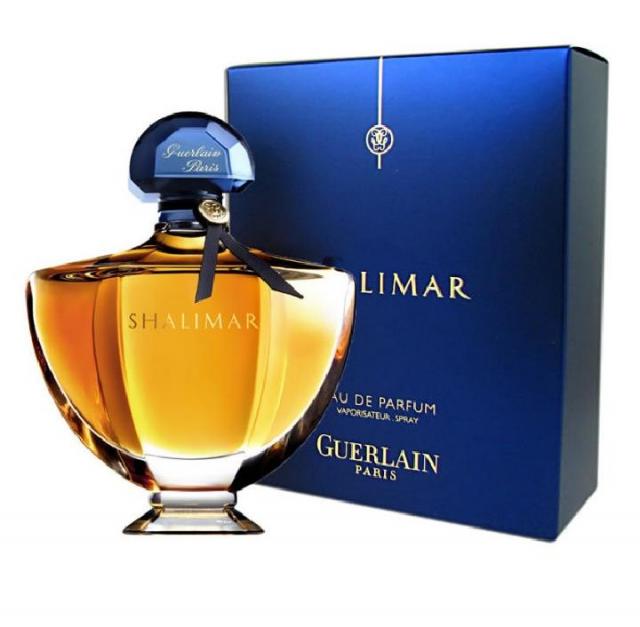 Shalimar, Guerlain. Назван в честь роскошного сада в Шринагаре. Он был создан в 1925 году, но до сих пор его можно найти во всех парфюмерных магазинах.