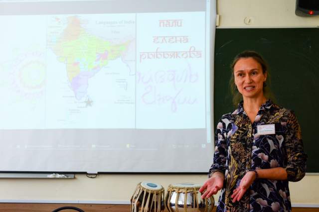 Елена Рыбьякова рассказала о происхождении и особенностях языка пали