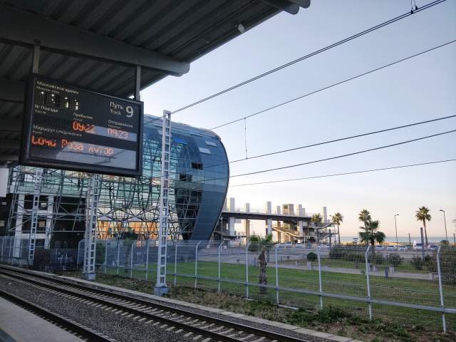 Живописный Адлерский вокзал на берегу моря Живописный Адлерский вокзал на берегу моря