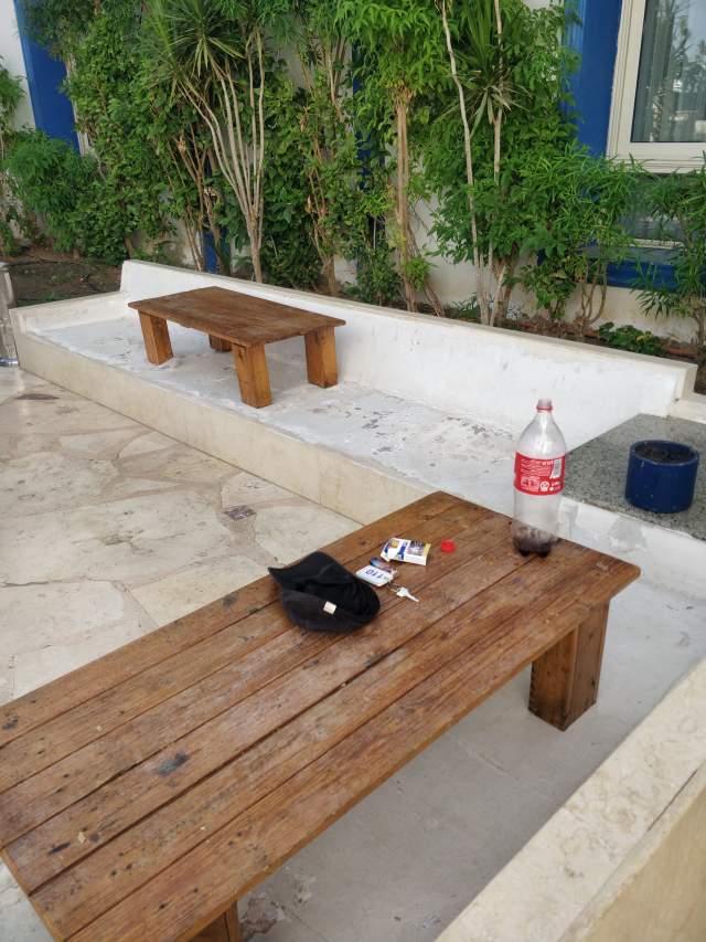 Место смерти. Там же стояла недопитая бутылка местного рома. Место смерти. Там же стояла недопитая бутылка местного рома.