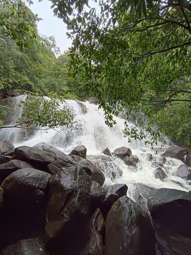 Andahelena waterfall