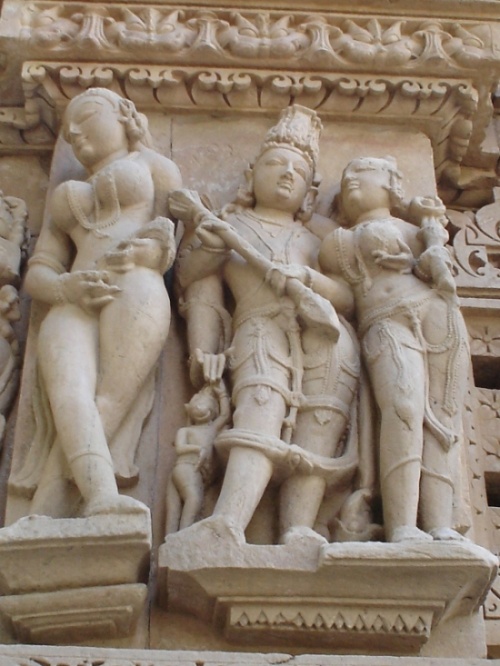Скульптуры на стенах храмов