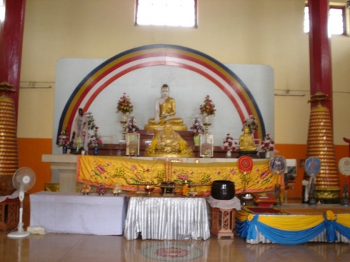 Буддийский храм в монастыре (или ашраме)
