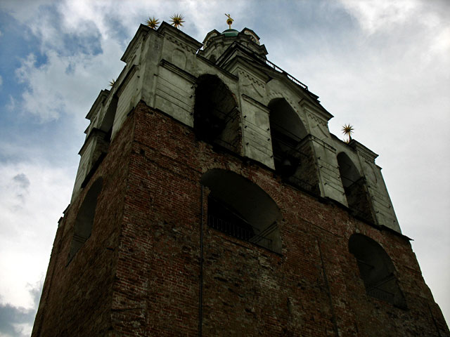 Колокольня монастыря. Ярославль