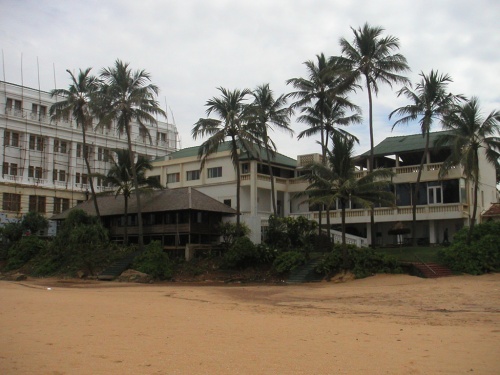 Отель Mount Lavinia. Вид с пляжа. Отель Mount Lavinia. Вид с пляжа.