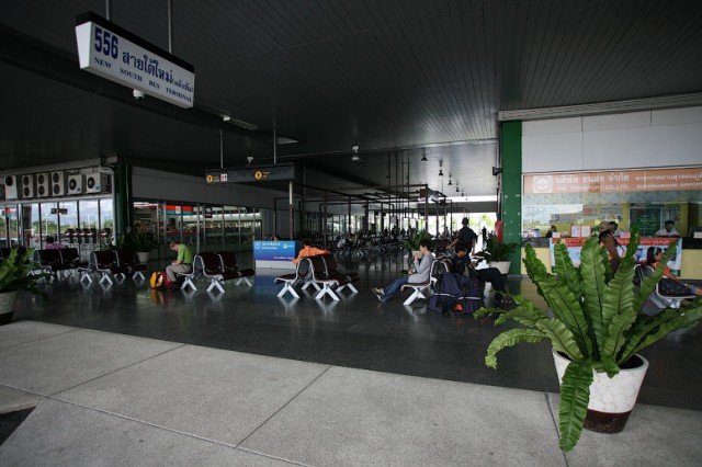 Бас терминал недалеко от аэропорта Бас терминал недалеко от аэропорта