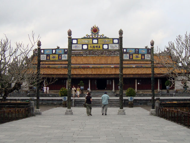 вход в тронный зал вход в тронный зал