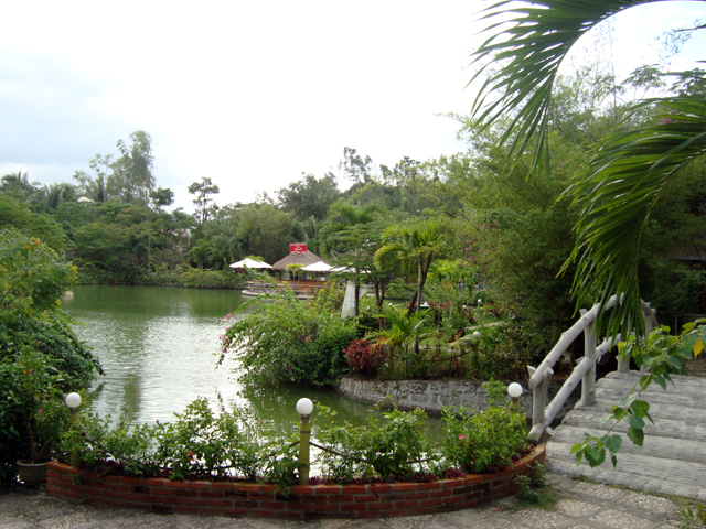 декоративный пруд в грязелечебнице декоративный пруд в грязелечебнице